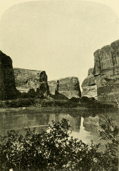 Labyrinth Canyon,
Trinalcove.